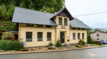 37_5296302070.jpg